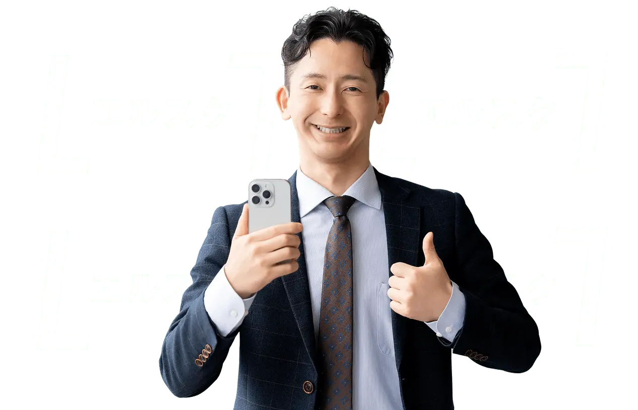 スーツを着た男性が笑顔で指を立ててポーズをとっている